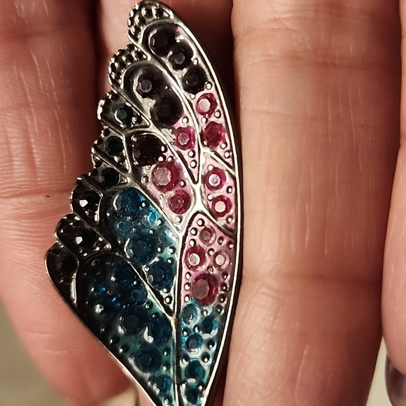 Betsy Johnson Earings - Picture 10 of 12